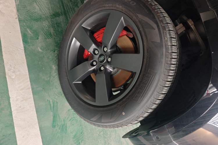 Used Land Rover Defender 2023 110 3.0T P400 X Right Front Wheel Hub