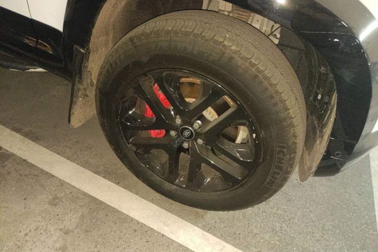 Used Land Rover Defender 2023 Facelift 90 3.0T P400 XS Right Front Wheel Hub