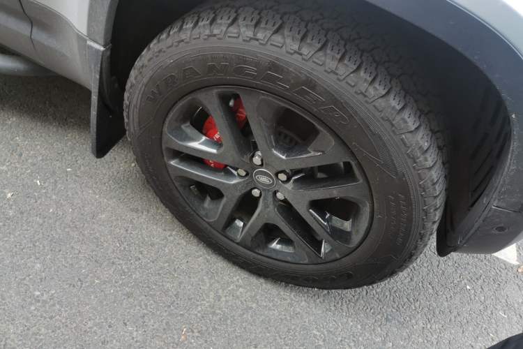 Used Land Rover Defender 2023 Facelift 110 3.0T P400 Dark Edition Right Front Wheel Hub
