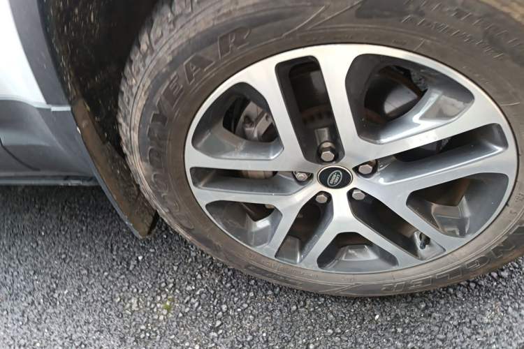 Used Land Rover Defender 2023 Facelift 110 3.0T P400 Dark Edition Right Front Wheel Hub
