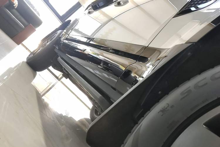 Used Land Rover Defender 2023 110 3.0T P400 Dark Edition Right Side Sill
