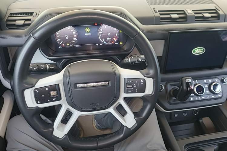 Used Land Rover Defender 2023 90 2.0T P300 X-DYNAMIC HSE Steering Wheel