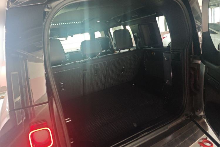 Used Land Rover Defender 2023 110 3.0T P400 X Trunk