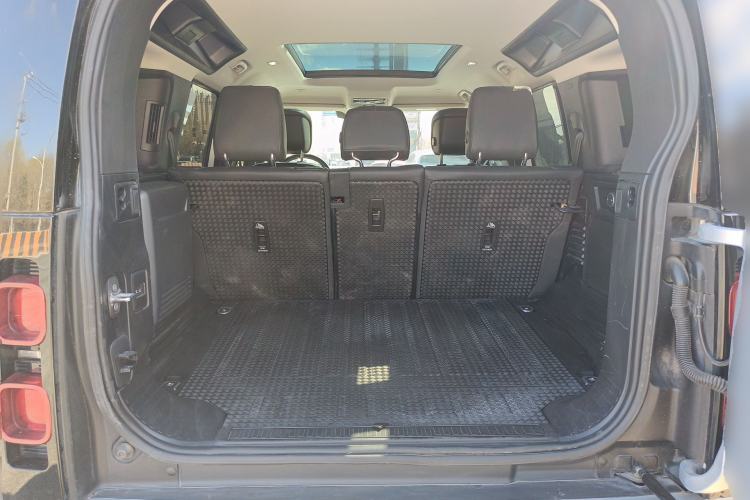 Used Land Rover Defender 2023 110 3.0T P400 75th Anniversary Legend Edition Trunk