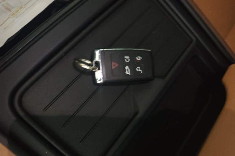 Used Land Rover Defender 2023 110 3.0T P400 X Vehicle Key