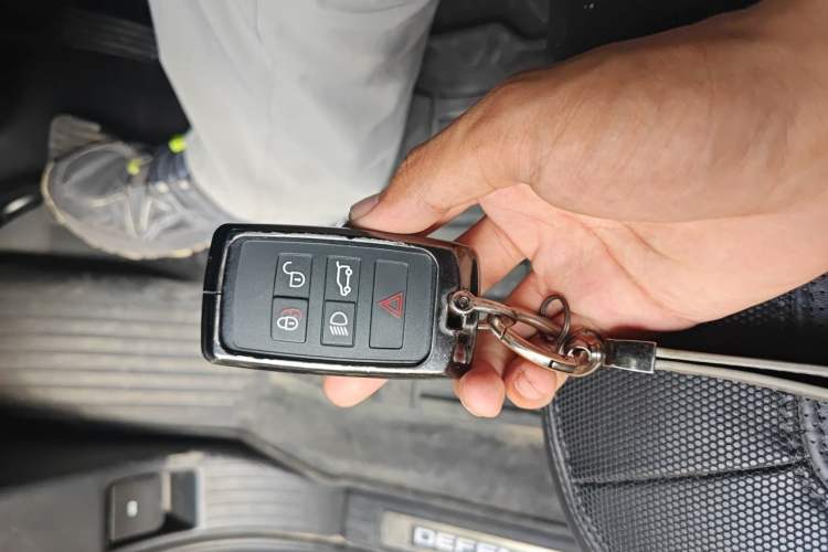 Used Land Rover Defender 2023 Facelift 110 3.0T P400 X-DYNAMIC HSE Vehicle Key