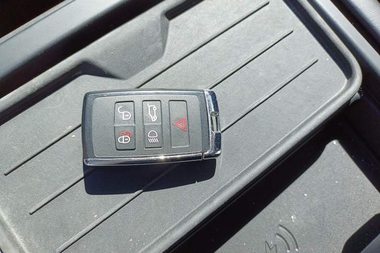 Used Land Rover Defender 2023 110 3.0T P400 75th Anniversary Legend Edition Vehicle Key