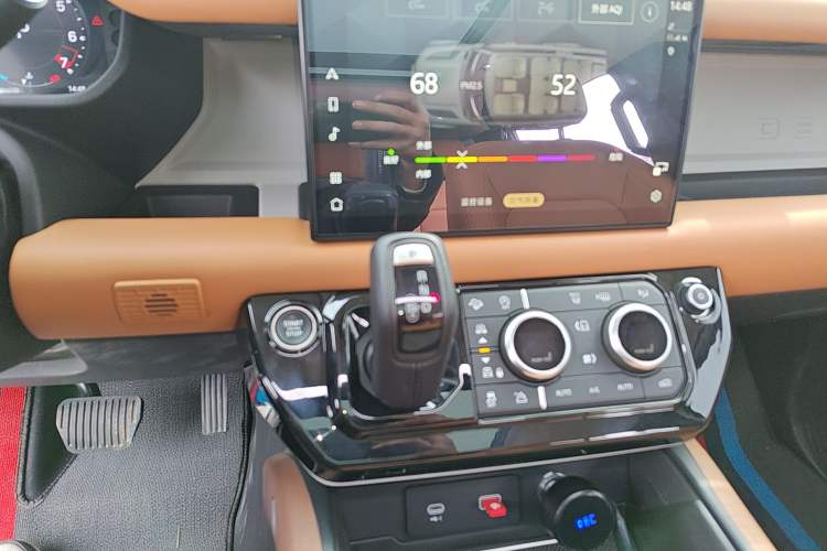 Used Land Rover Defender 2023 130 3.0T P400 HSE Audio And AC Panel