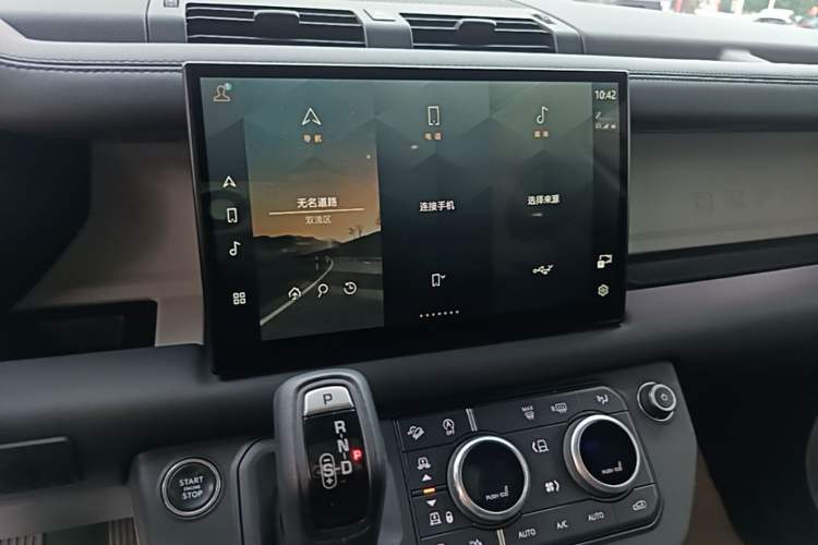 Used Land Rover Defender 2023 Facelift 90 2.0T P300 X-DYNAMIC HSE Audio And AC Panel