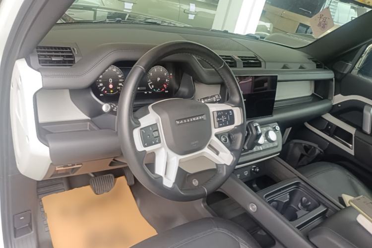 Used Land Rover Defender 2023 Facelift 90 2.0T P300 X-DYNAMIC HSE Center Console
