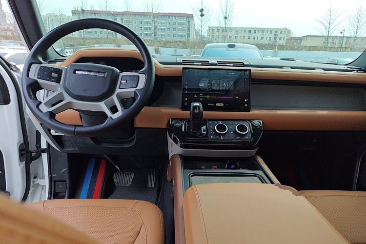 Used Land Rover Defender 2023 130 3.0T P400 HSE Center Console