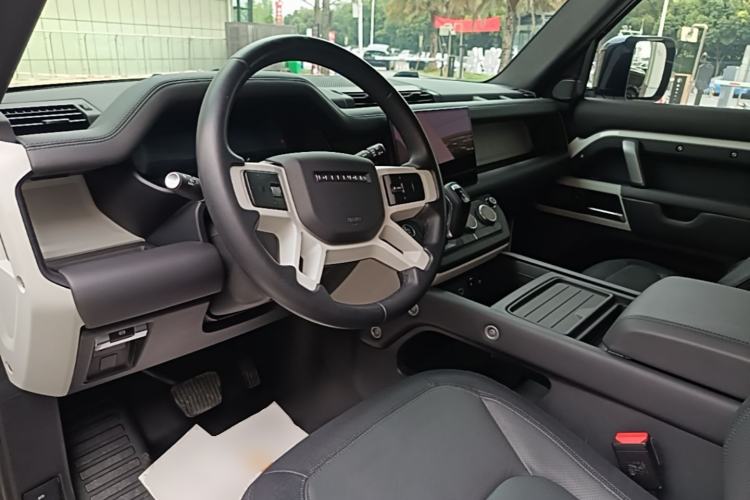 Used Land Rover Defender 2023 Facelift 90 2.0T P300 X-DYNAMIC HSE Center Console