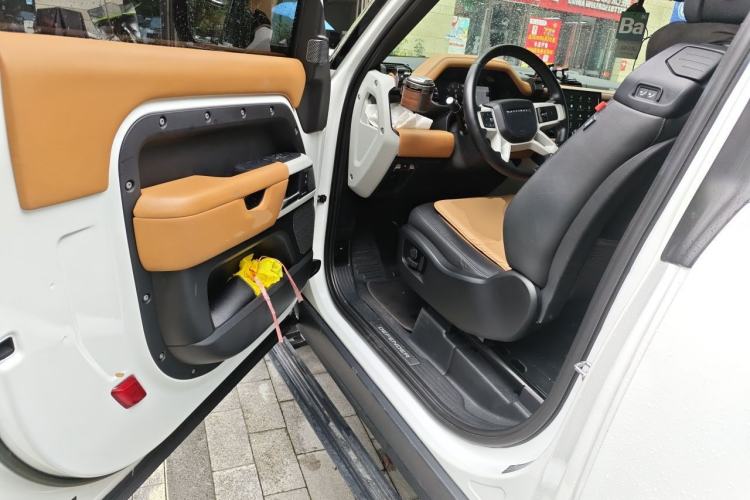 Used Land Rover Defender 2023 Facelift 90 2.0T P300 X-DYNAMIC HSE Driver Seat