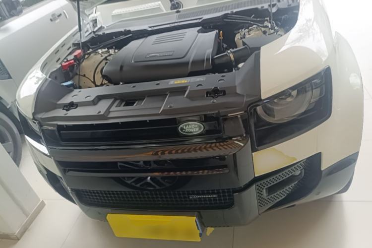 Used Land Rover Defender 2023 Facelift 90 2.0T P300 X-DYNAMIC HSE Engine Bay
