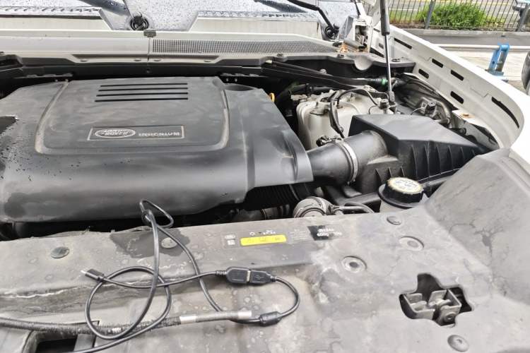 Used Land Rover Defender 2023 Facelift 90 2.0T P300 X-DYNAMIC HSE Engine Bay Left