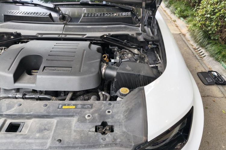 Used Land Rover Defender 2023 Facelift 110 3.0T P400 X-DYNAMIC HSE Engine Bay Left