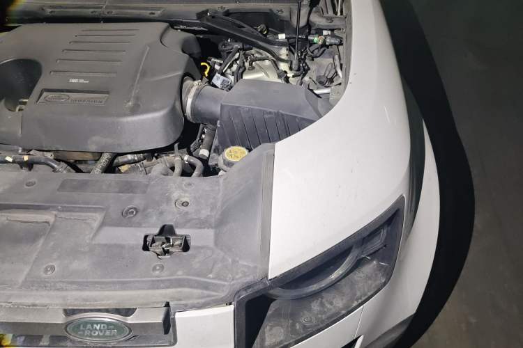 Used Land Rover Defender 2023 110 3.0T P400 X-DYNAMIC HSE Engine Bay Left