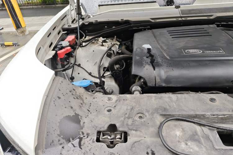 Used Land Rover Defender 2023 Facelift 90 2.0T P300 X-DYNAMIC HSE Engine Bay Right