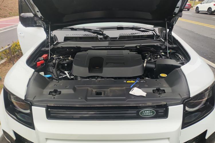 Used Land Rover Defender 2023 Facelift 110 3.0T P400 X-DYNAMIC HSE Engine Bay