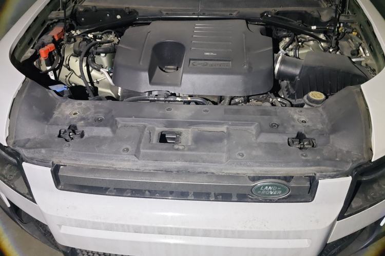 Used Land Rover Defender 2023 110 3.0T P400 X-DYNAMIC HSE Engine Bay
