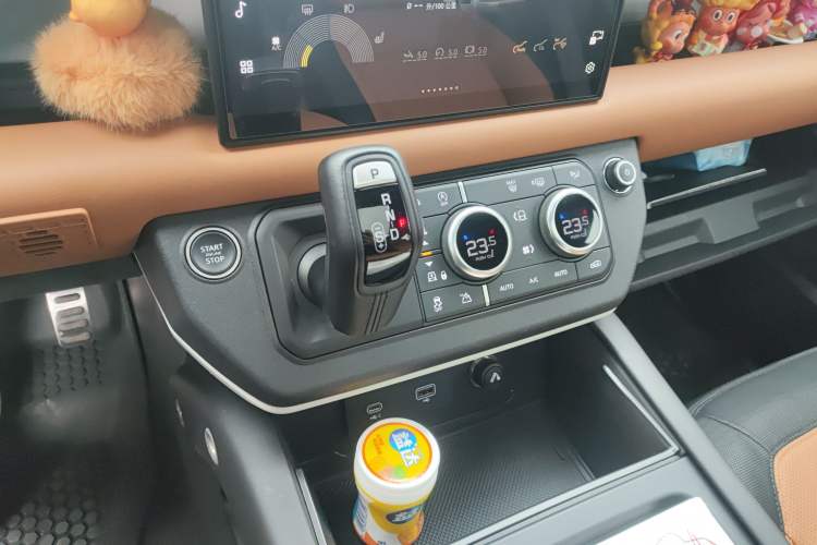 Used Land Rover Defender 2023 Facelift 110 3.0T P400 X-DYNAMIC HSE Gear Lever