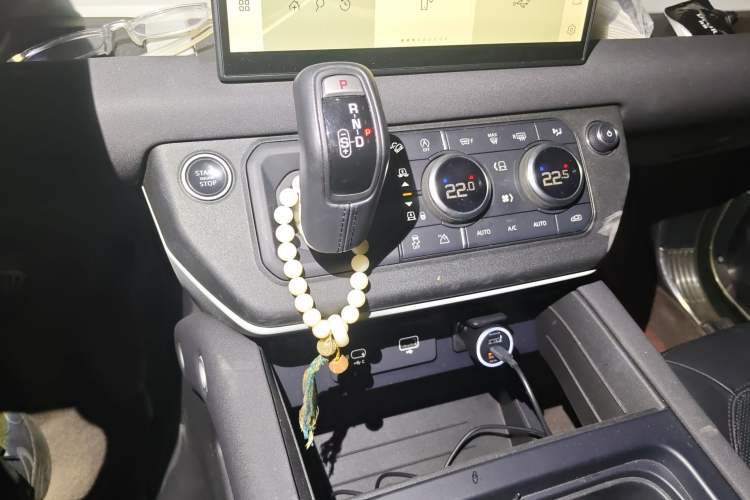 Used Land Rover Defender 2023 110 3.0T P400 X-DYNAMIC HSE Gear Lever