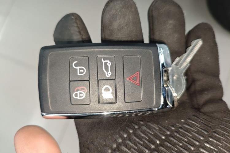 Used Land Rover Defender 2023 Facelift 110 3.0T P400 Dark Edition Interior 1