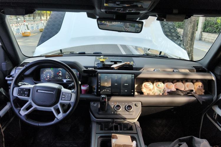 Used Land Rover Defender 2023 110 3.0T P400 X-DYNAMIC HSE Interior 2