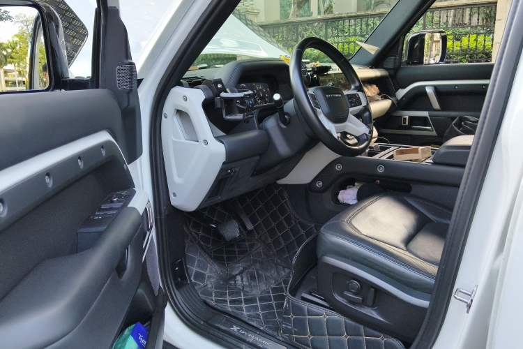 Used Land Rover Defender 2023 110 3.0T P400 X-DYNAMIC HSE Interior 3