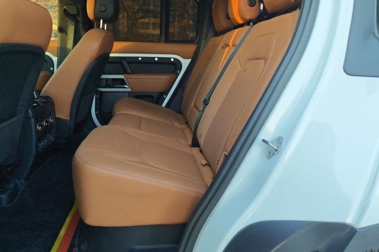 Used Land Rover Defender 2023 Facelift 110 3.0T P400 Dark Edition Interior 3