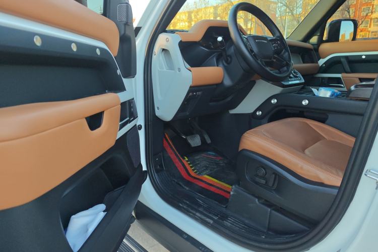 Used Land Rover Defender 2023 Facelift 110 3.0T P400 Dark Edition Interior 4