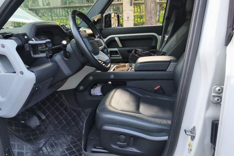 Used Land Rover Defender 2023 110 3.0T P400 X-DYNAMIC HSE Left Front Seat