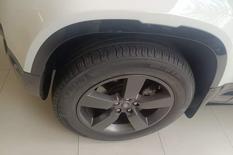 Used Land Rover Defender 2023 Facelift 90 2.0T P300 X-DYNAMIC HSE Left Front Wheel Hub