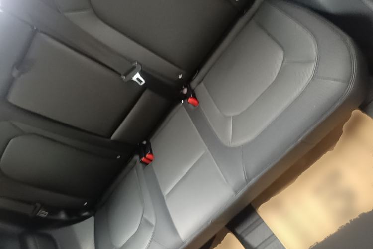Used Land Rover Defender 2023 Facelift 90 2.0T P300 X-DYNAMIC HSE Left Rear Seat