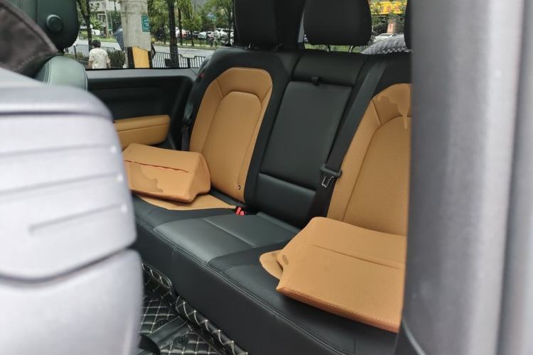 Used Land Rover Defender 2023 Facelift 90 2.0T P300 X-DYNAMIC HSE Left Rear Seat
