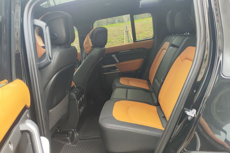 Used Land Rover Defender 2023 Facelift 110 3.0T P400 X-DYNAMIC HSE Left Rear Seat