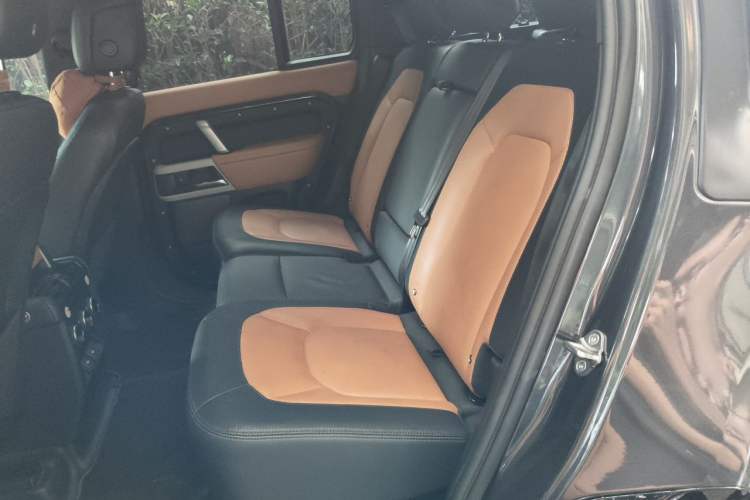 Used Land Rover Defender 2023 Facelift 110 3.0T P400 X-DYNAMIC HSE Left Rear Seat