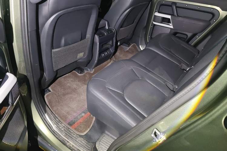 Used Land Rover Defender 2023 110 3.0T P400 X-DYNAMIC HSE Left Rear Seat