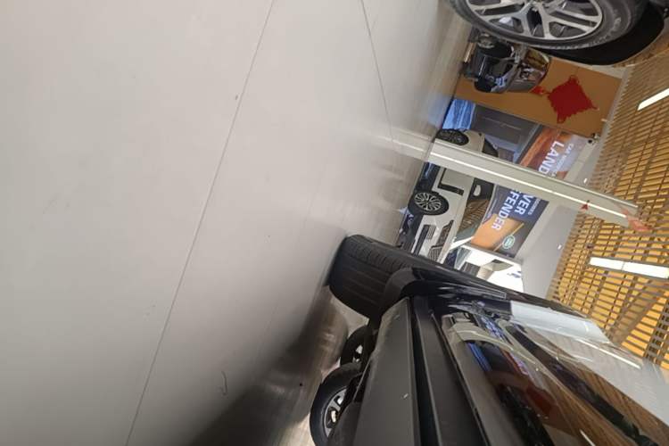 Used Land Rover Defender 2023 Facelift 90 2.0T P300 X-DYNAMIC HSE Left Side Sill