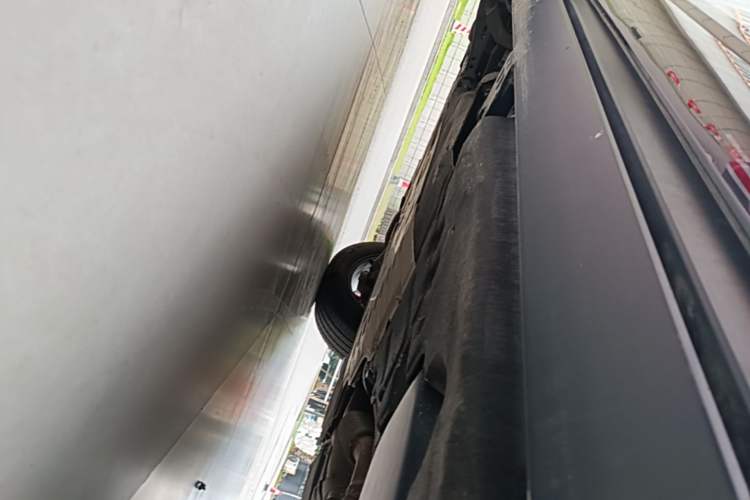 Used Land Rover Defender 2023 Facelift 90 2.0T P300 X-DYNAMIC HSE Left Side Sill