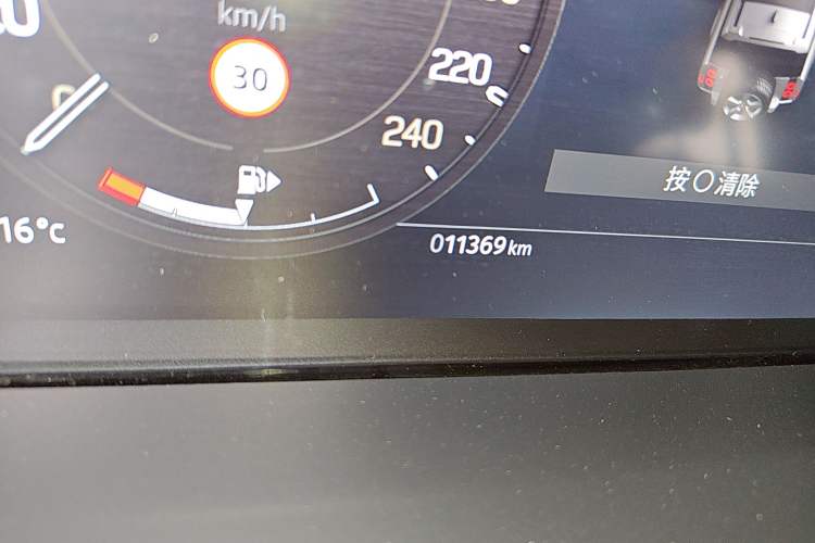 Used Land Rover Defender 2023 130 3.0T P400 HSE Odometer Close Up