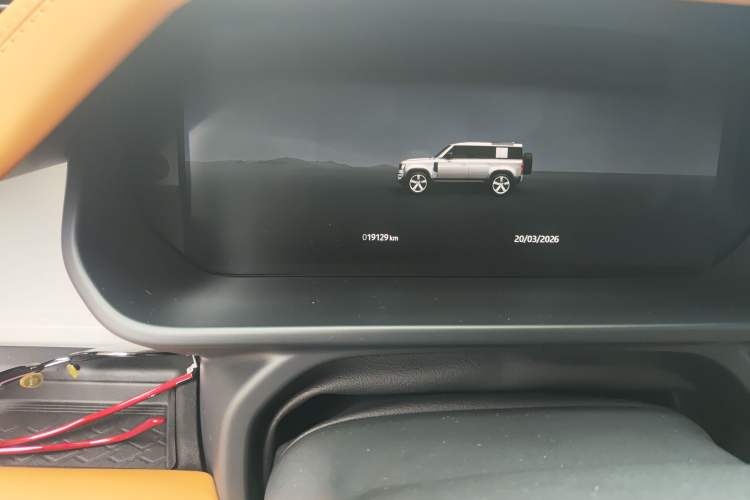 Used Land Rover Defender 2023 Facelift 110 3.0T P400 X-DYNAMIC HSE Odometer Close Up