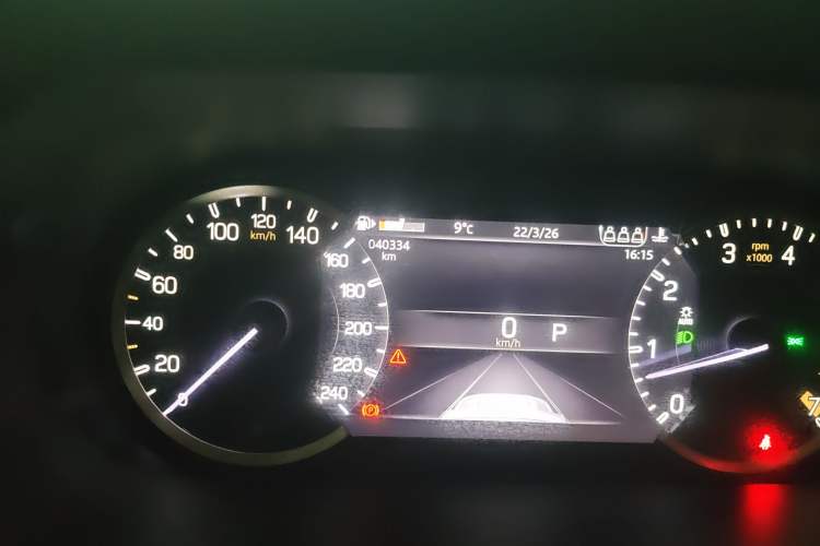 Used Land Rover Defender 2023 110 3.0T P400 X-DYNAMIC HSE Odometer Close Up