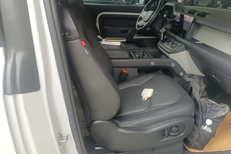 Used Land Rover Defender 2023 Facelift 90 2.0T P300 X-DYNAMIC HSE Right Front Seat