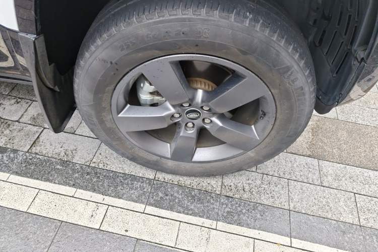 Used Land Rover Defender 2023 Facelift 90 2.0T P300 X-DYNAMIC HSE Right Front Wheel Hub
