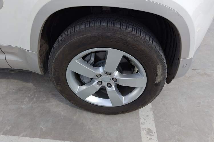Used Land Rover Defender 2023 130 3.0T P400 HSE Right Front Wheel Hub
