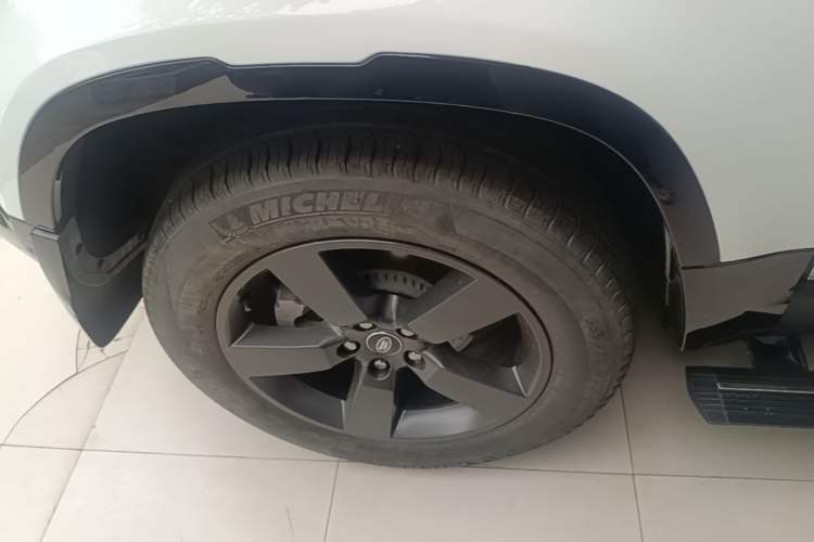 Used Land Rover Defender 2023 Facelift 90 2.0T P300 X-DYNAMIC HSE Right Rear Wheel Hub