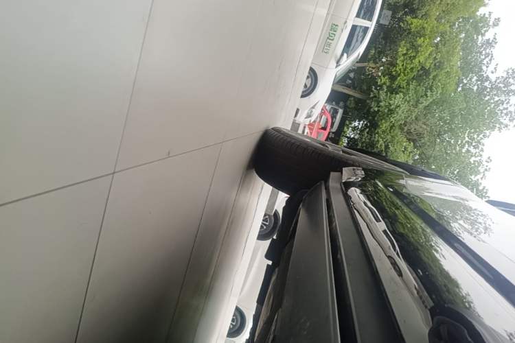 Used Land Rover Defender 2023 Facelift 90 2.0T P300 X-DYNAMIC HSE Right Side Sill