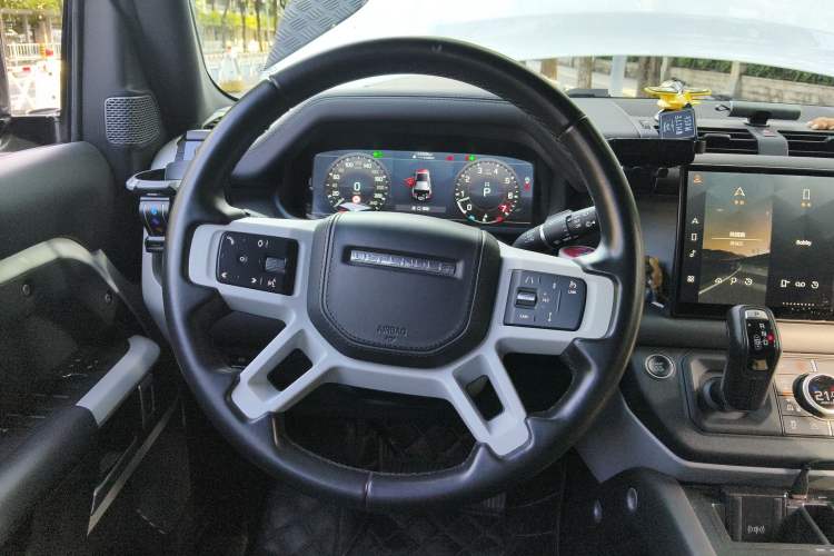 Used Land Rover Defender 2023 110 3.0T P400 X-DYNAMIC HSE Steering Wheel