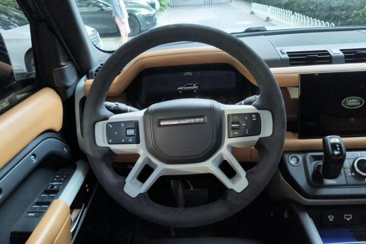 Used Land Rover Defender 2023 Facelift 110 3.0T P400 X-DYNAMIC HSE Steering Wheel